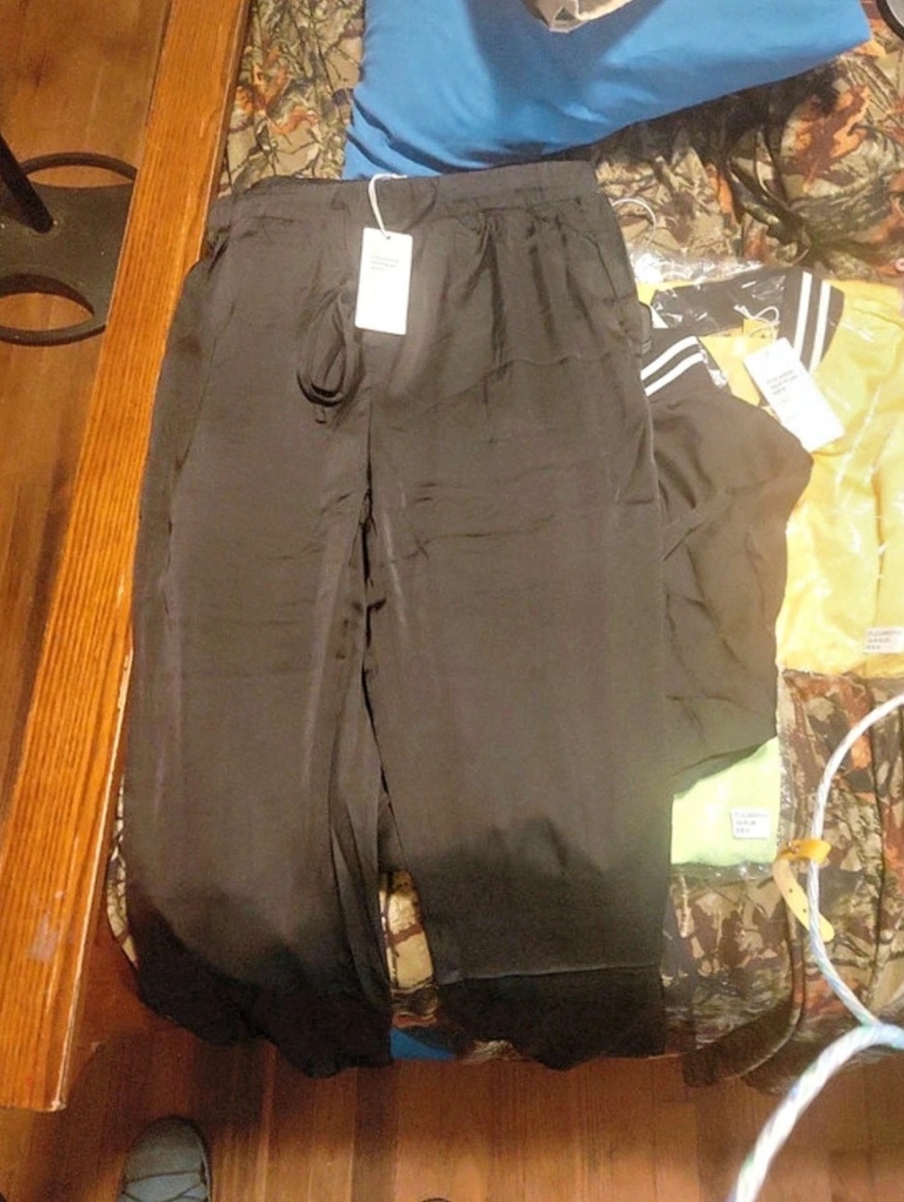 Daisy Black & White Track Pants Size Small NWT